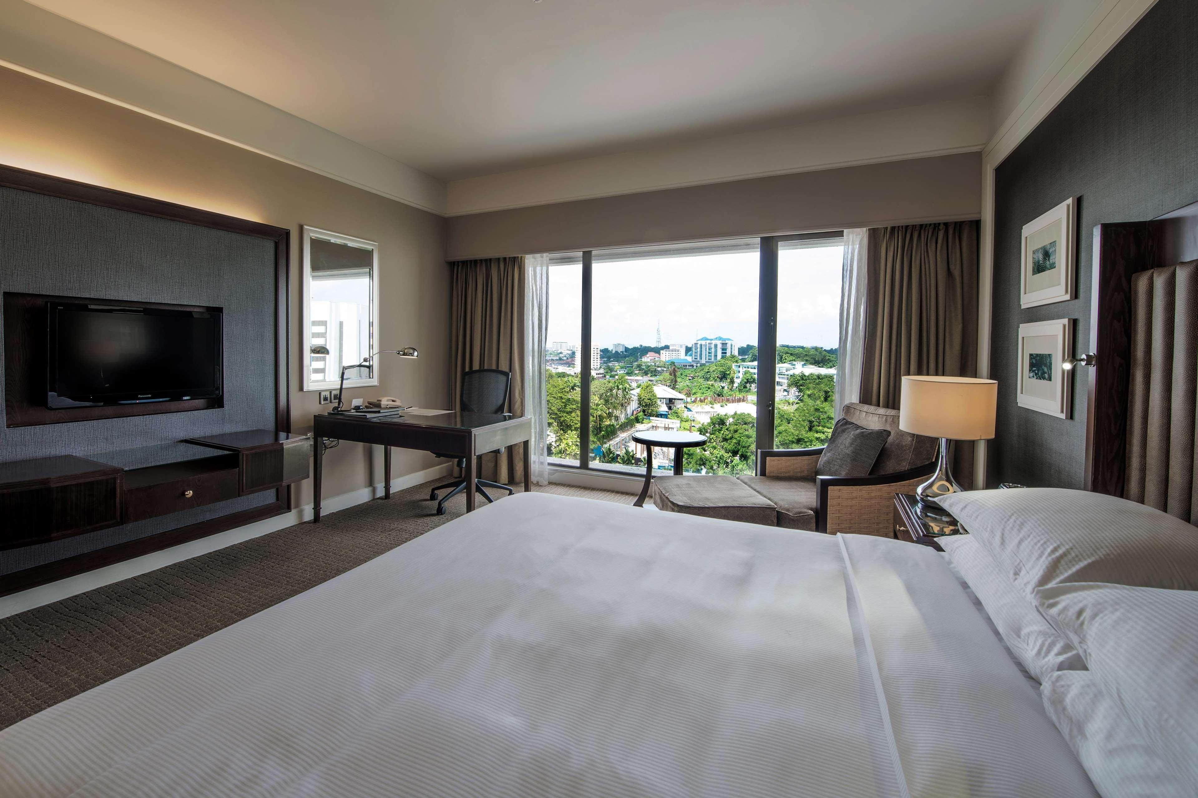 Hilton Kuching Hotel Eksteriør bilde