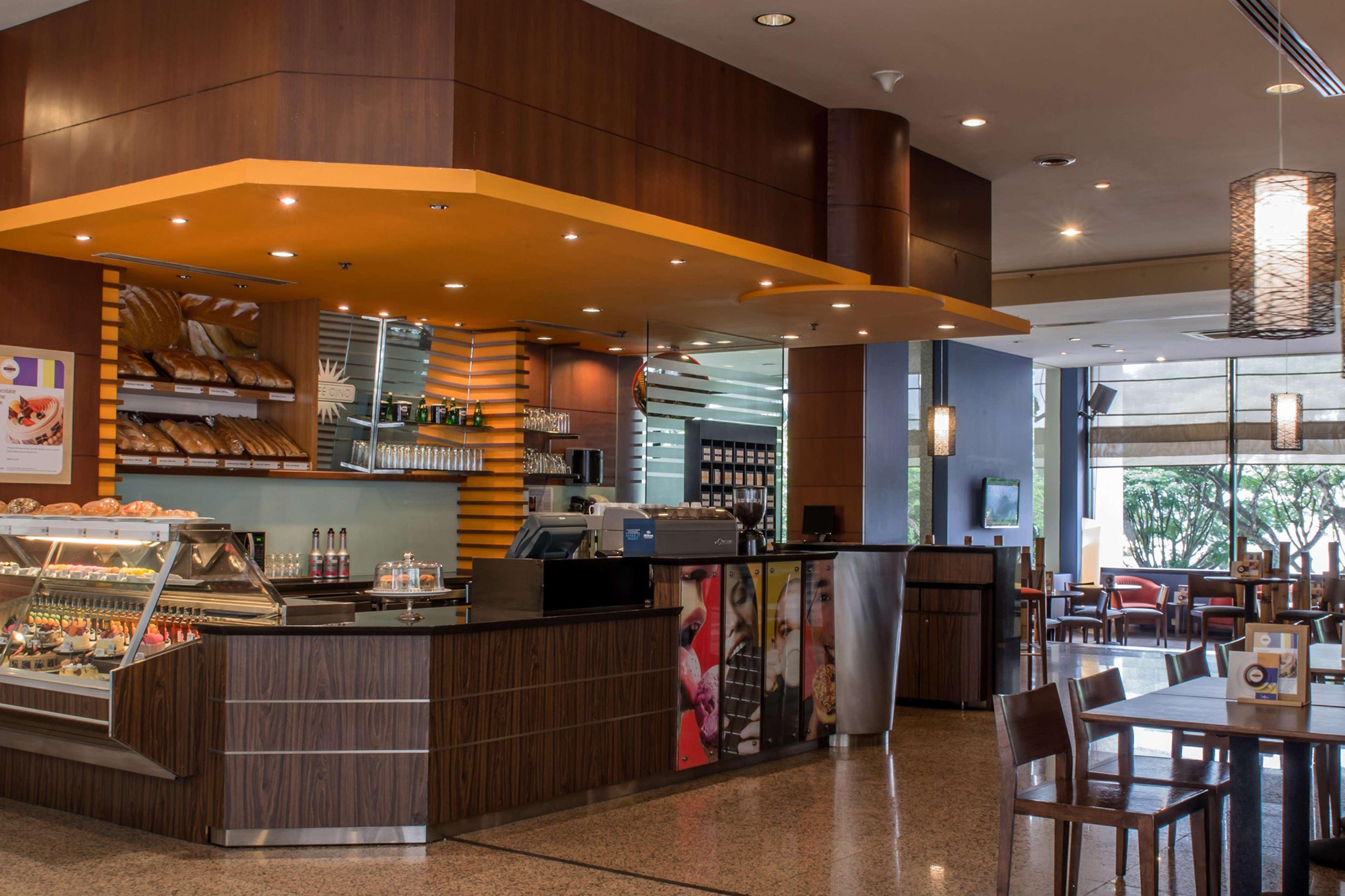 Hilton Kuching Hotel Eksteriør bilde
