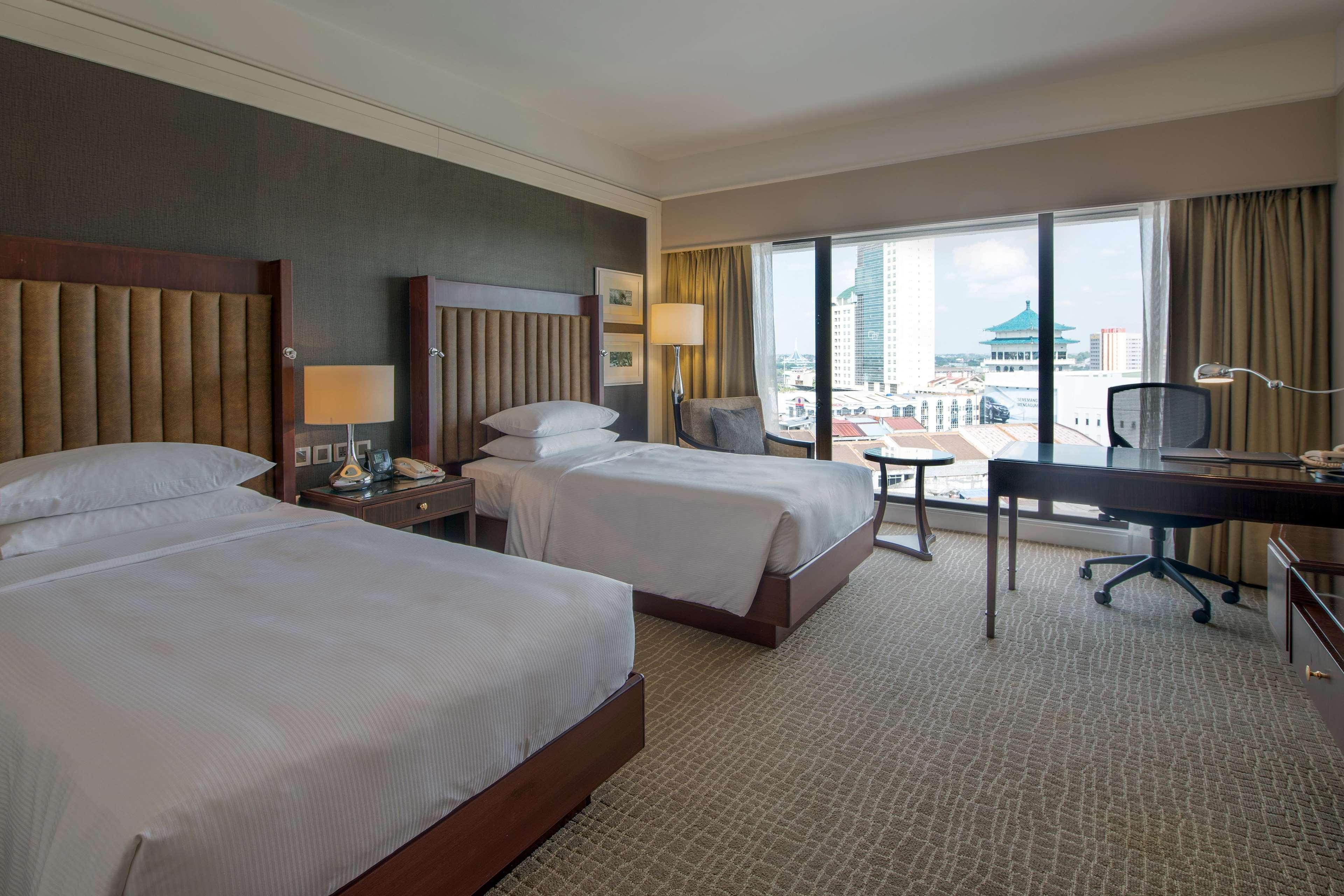 Hilton Kuching Hotel Eksteriør bilde