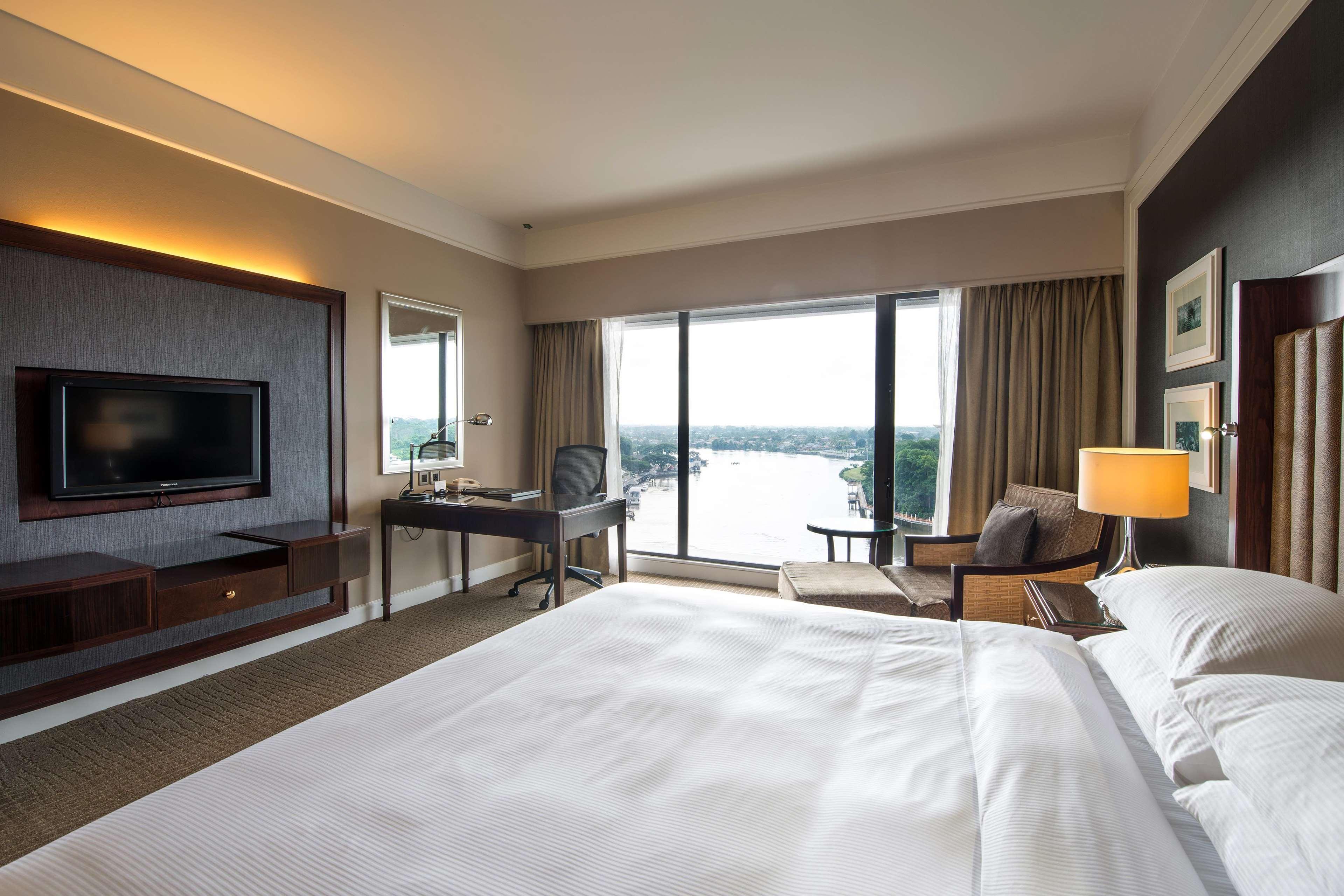 Hilton Kuching Hotel Eksteriør bilde